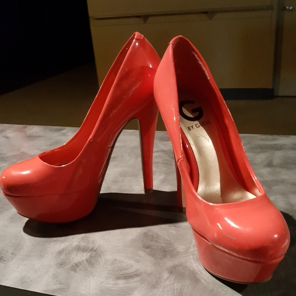 $40 Hot Pink Ladies Shoes, - Picture 2 of 5